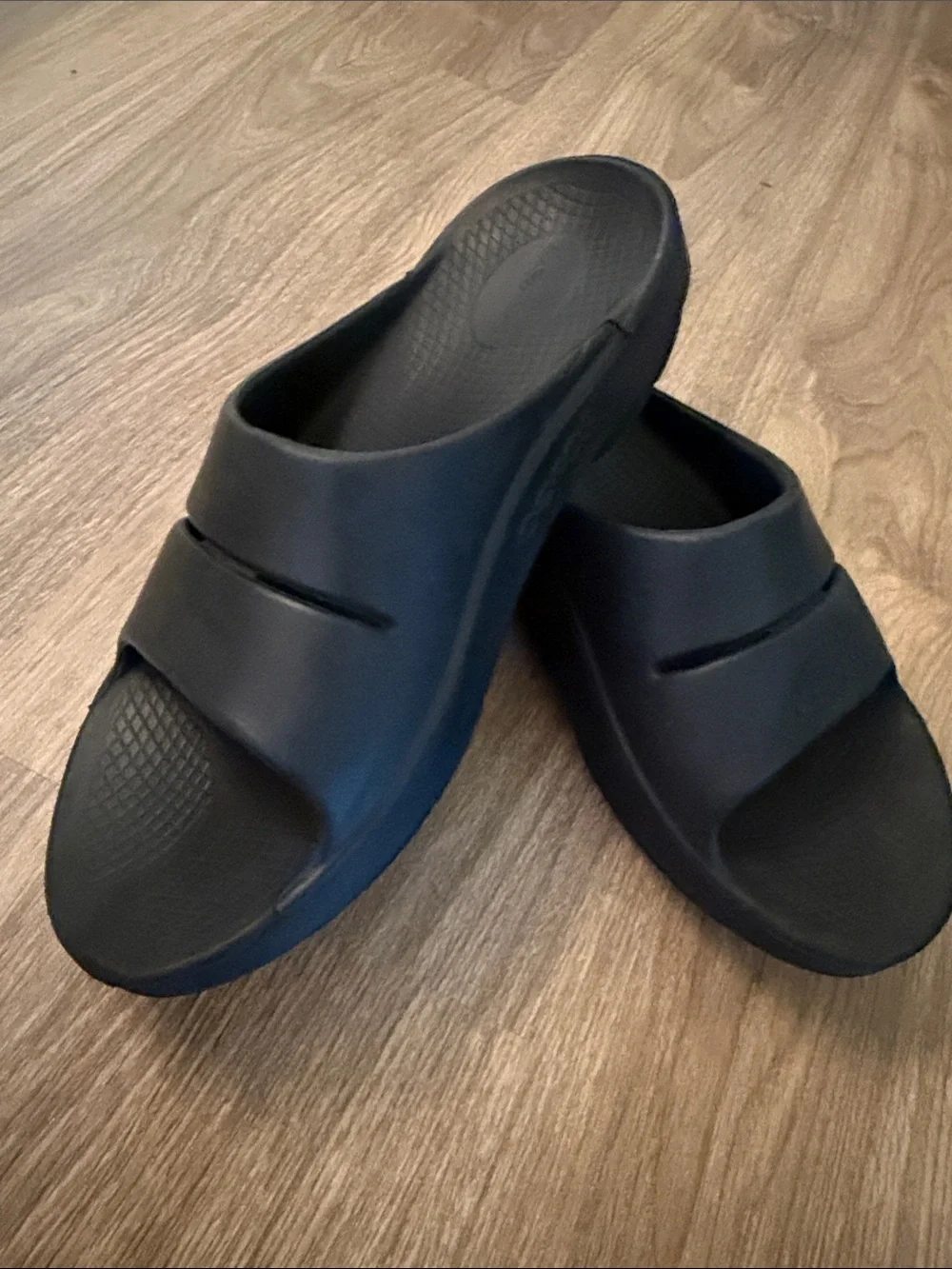 OOFOS | Black Slides | M7/W9/EU40
